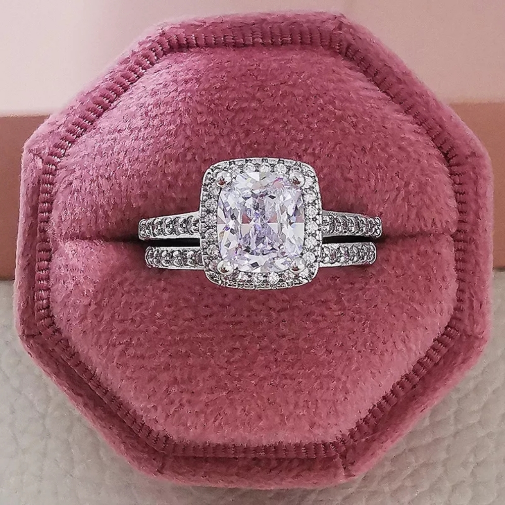 Gorgeous Engagement Set of Rings